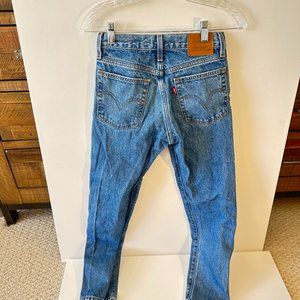 Women's Levi's Straight Legged Jeans